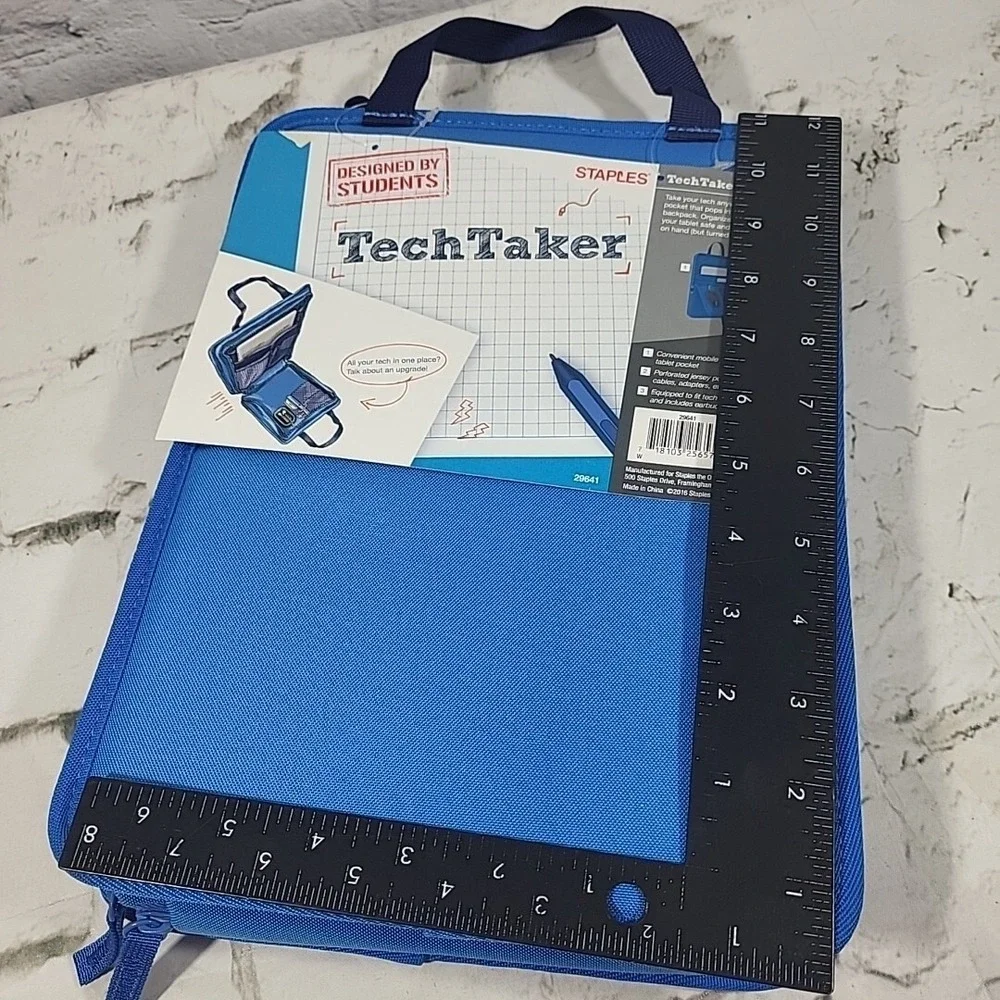 Rare Staples TechTaker Cushioned Phone Tablet Pocket Student Tote‎ Blue 2016 NWT